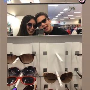 Meet your Posher, Veronica